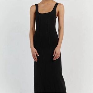 DISSH Elegant Black Maxi Dress
